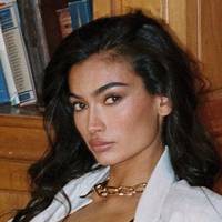 Kelly Gale Naken
