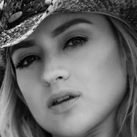 Kenzie Mac Naken