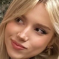 Kitty-Mae Naken