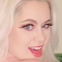 Klaudia Kelly Naken