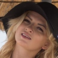 Klaudia Wisniowska Naken