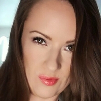 krystalynn Naken