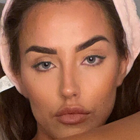 Lara Willan Naken