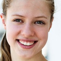 Lara Naken