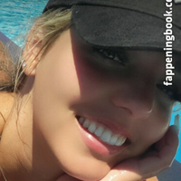 Larissa Lou Naken