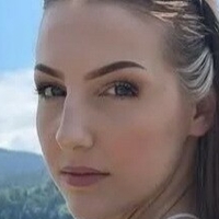 Larissa Perdacher Naken