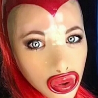 latex-lola Naken