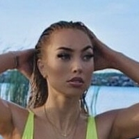 Laura Hummer Naken
