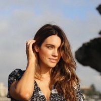Laura Wells Naken