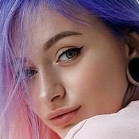 Leah Larsh Naken
