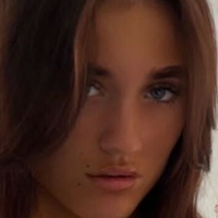 Leah Steele Naken