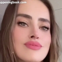 Leona Barrientos Naken