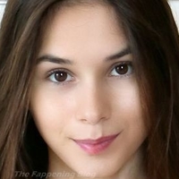 Leona Mia Naken