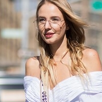 Leonie Hanne Naken
