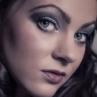 Leonie Saint Naken