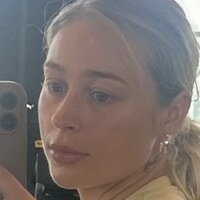 Leslie Golden Naken