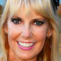Leslie Huntly Naken