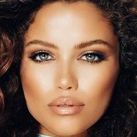 Leyla Milani Naken