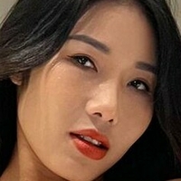 Linh Lee Naken