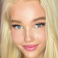 Linsey Donovan Naken