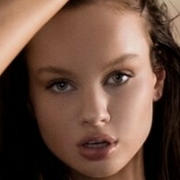 Liora Lapointe Naken