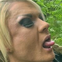 Lisa Cross Naken