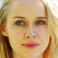 Lisa Henni Naken