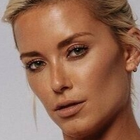 Liv Bentley Naken