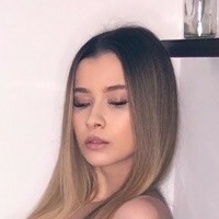 Livia Gellert Naken