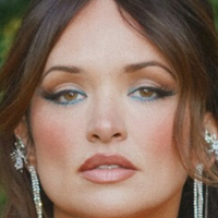 Liz Huett Naken