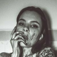 Liz Oliver Naken