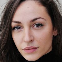Lucie Aron Naken