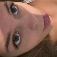 Lyiax Naken