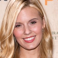 Maggie Grace Naken