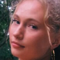Maizie Martin Naken