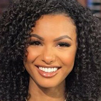 Malika Andrews Naken