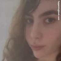 Mari Capri Naken