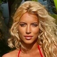 Mariella Pappa Naken