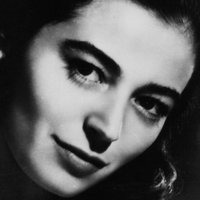 Marisa Pavan Naken