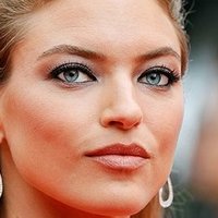 Martha Hunt Naken