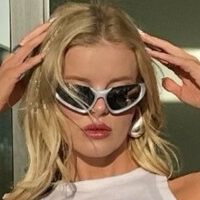 Mckenzie Hewson Naken