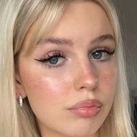 Mia Naken