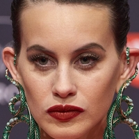 Milena Smit Naken