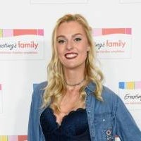 Miriam Hoeller Naken