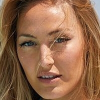 Moira Tumas Naken