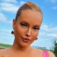 mollybrealof Naken