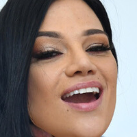 Mona Azar Naken