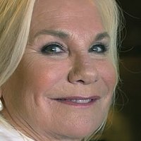 Monique van de Ven Naken