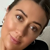 Ms. Bella Naken