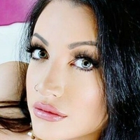 Nadia May Betina Naken